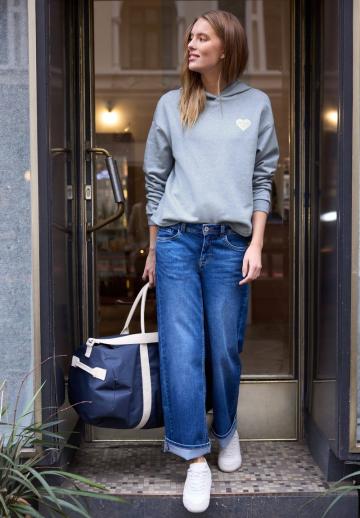 Пуловер с капюшоном