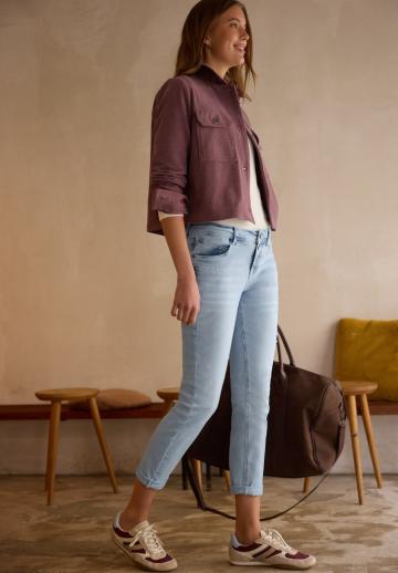 Короткие джинсы