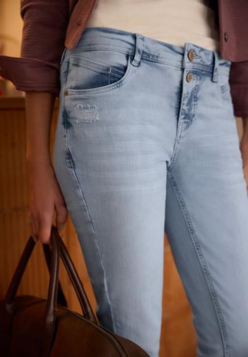 Короткие джинсы