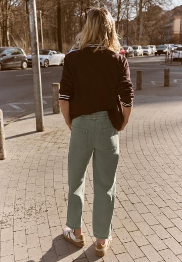 Прямые джинсы