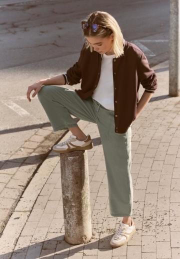 Прямые джинсы