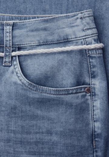 Прямые джинсы