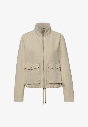 Куртка с накладнымит карманами