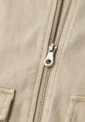 Куртка с накладнымит карманами