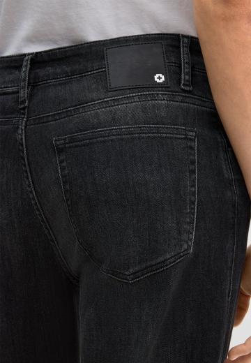 Узкие джинсы