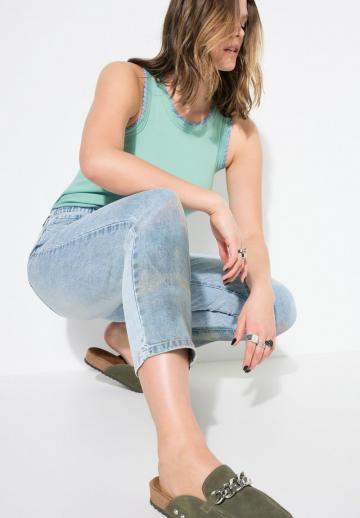 Короткие джинсы