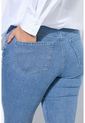 Короткие джинсы