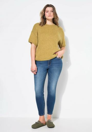 Короткие джинсы