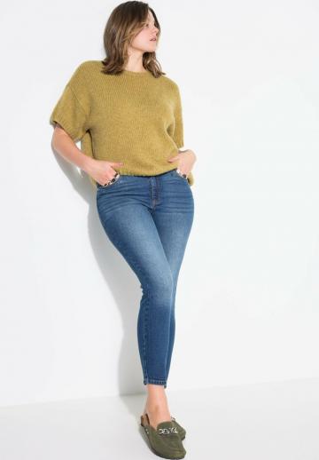 Короткие джинсы