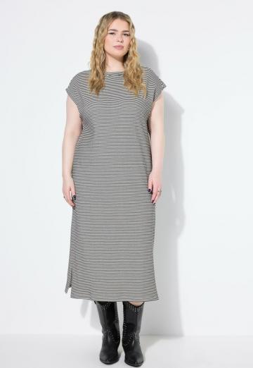 Вязаное платье