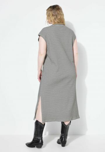 Вязаное платье