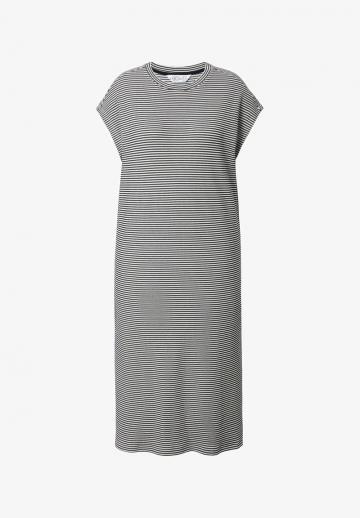 Вязаное платье