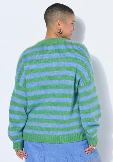 Пуловер в полоску
