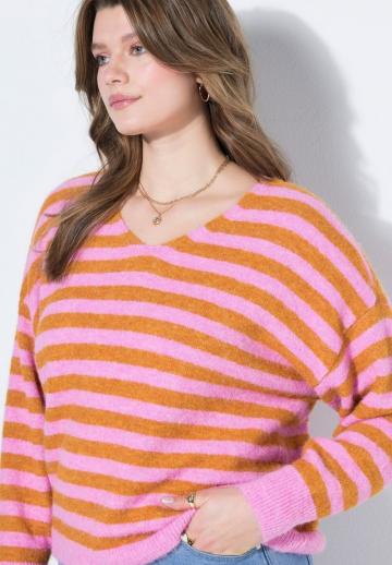 Пуловер в полоску