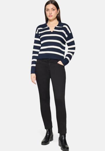 Пуловер с вырезом V