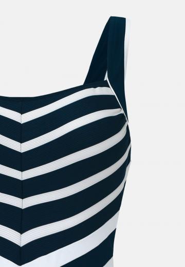 Слитный купальник