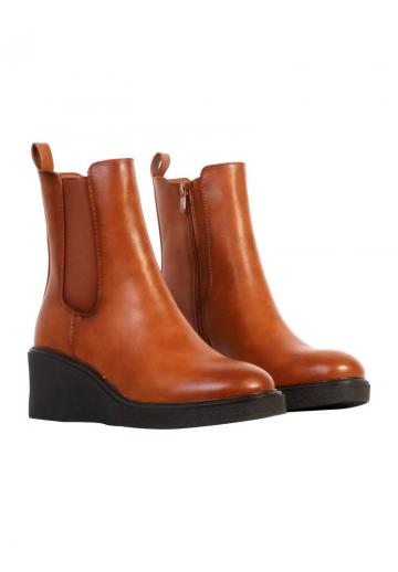 Сапожки на танкетке