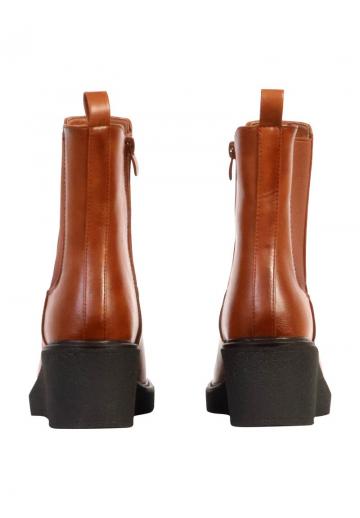 Сапожки на танкетке