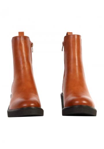 Сапожки на танкетке