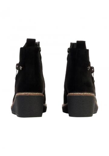 Сапожки на танкетке