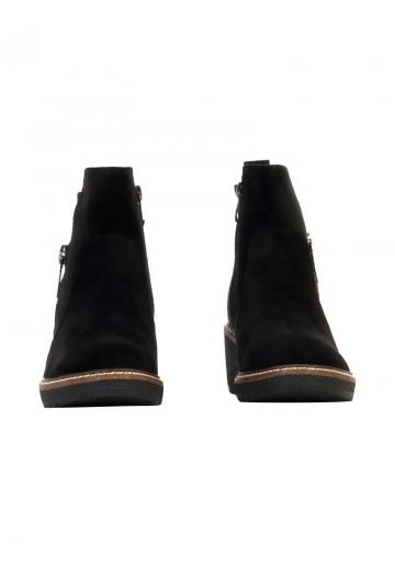 Сапожки на танкетке