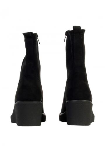 Сапожки на танкетке