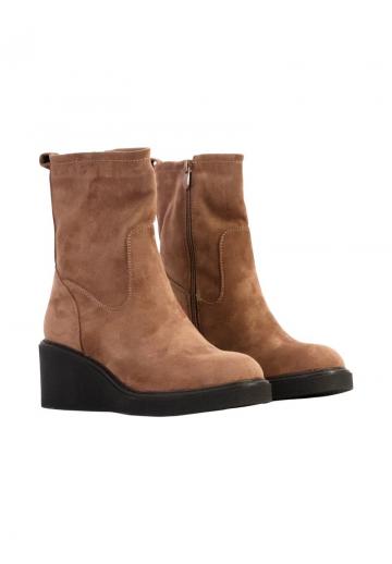 Сапожки на танкетке