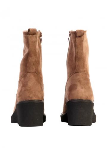 Сапожки на танкетке