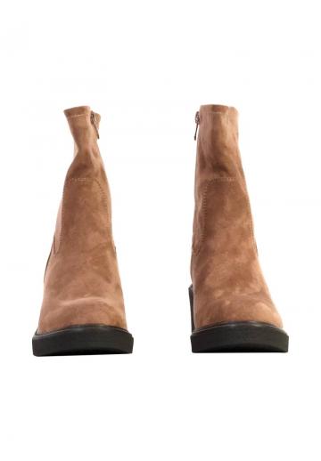 Сапожки на танкетке