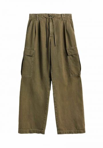 Брюки с накладными карманами