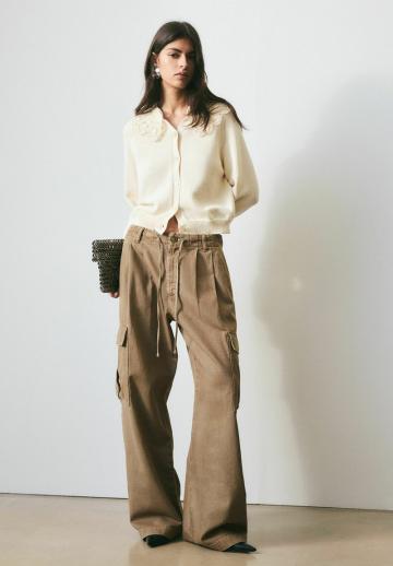 Брюки с накладными карманами