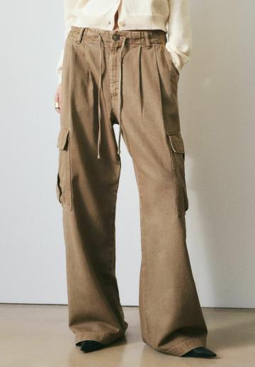 Брюки с накладными карманами