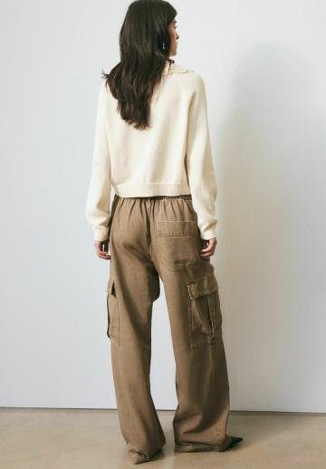 Брюки с накладными карманами