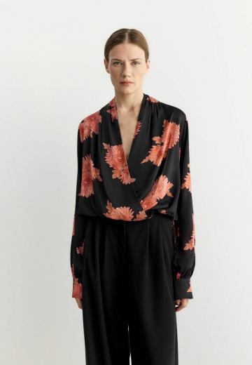Атласная блузка