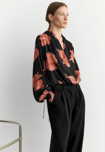 Атласная блузка
