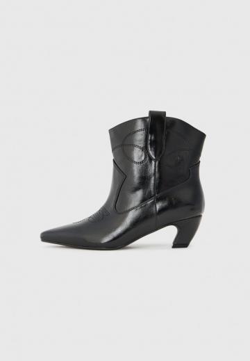 Ковбойские сапожки