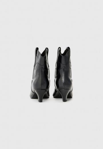 Ковбойские сапожки