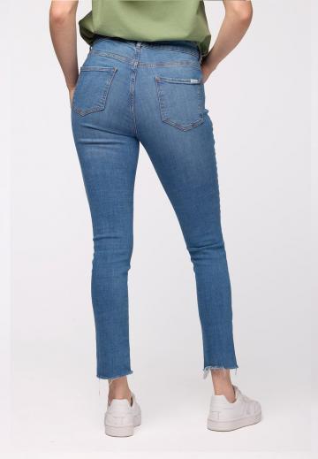 Короткие джинсы