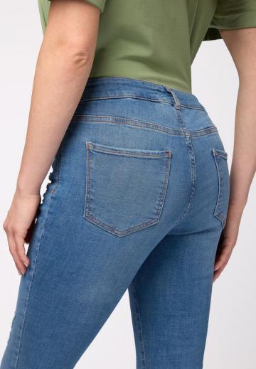 Короткие джинсы