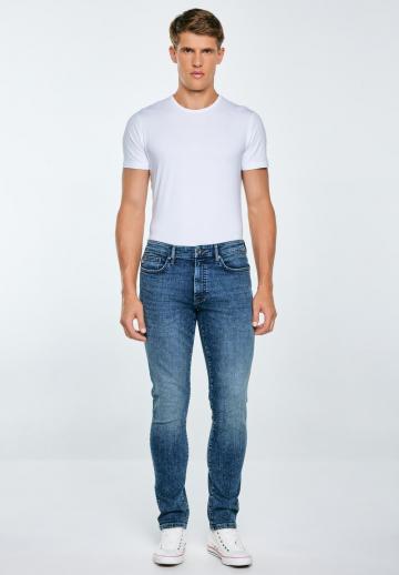 Узкие джинсы