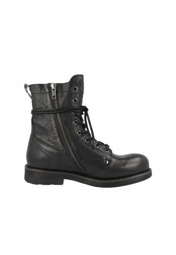 Ботинки на шнуровке
