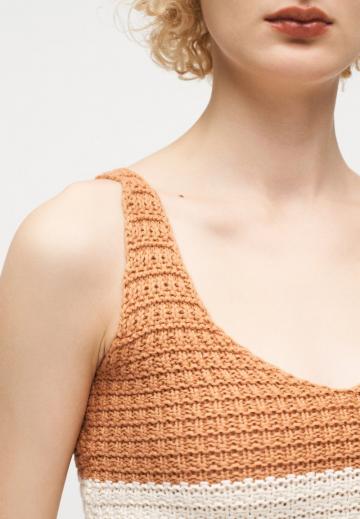 Спортивный топ