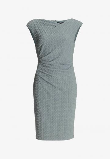 Платье футляр