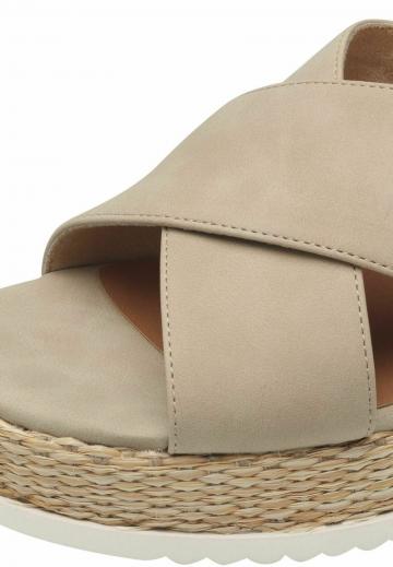 Босоножки на танкетке