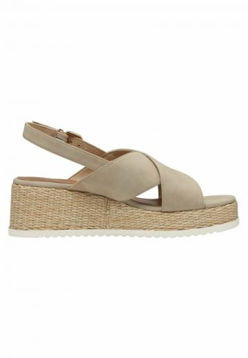 Босоножки на танкетке