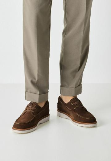 Ботинки на шнуровке