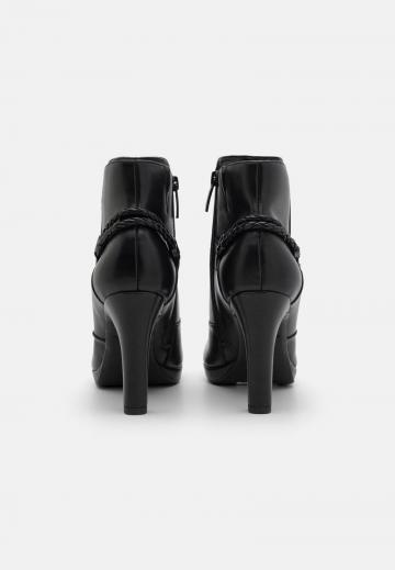Полусапожки на высоком каблуке