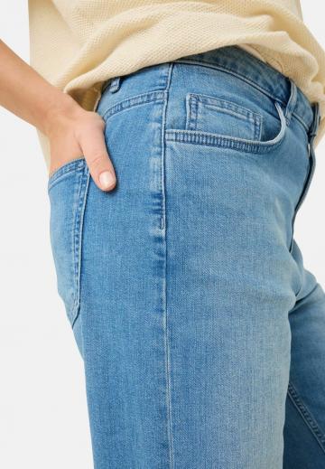 Клешеные джинсы