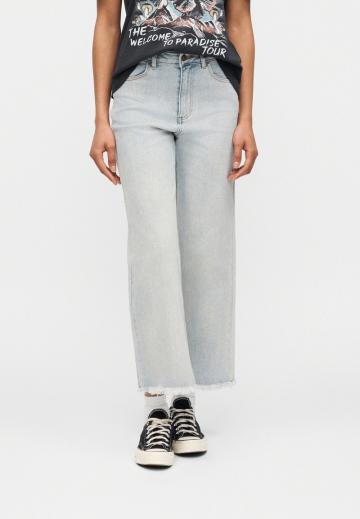 Короткие джинсы