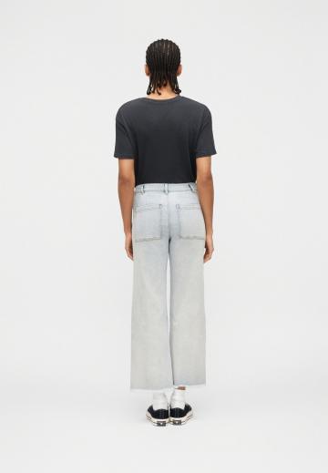 Короткие джинсы